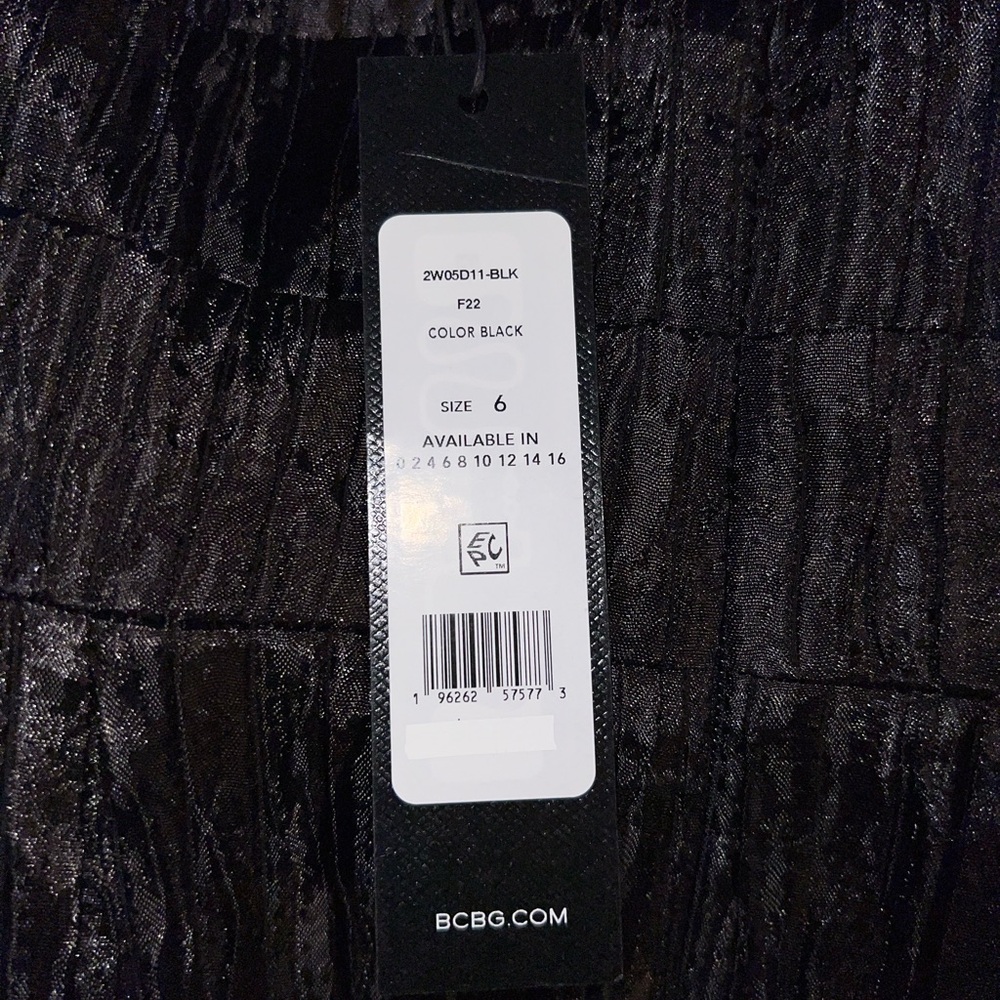 BCBGMAXAZRIA - Cocktail Dress in Black - Size 6 - Picture 5 of 5